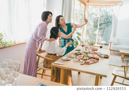 女生 女孩 女性 112926553