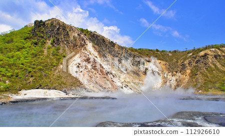 北海道登別溫泉大湯沼的壯麗景色 北海道登別溫泉大湯沼的壯麗景色 112926610
