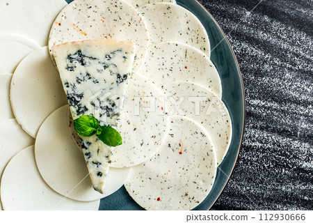 blue cheese 112930666