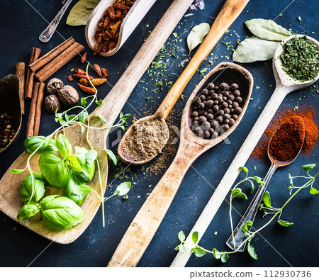 wooden spoons with spices and herbs 112930736