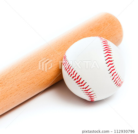 ball and baseball bat 112930796