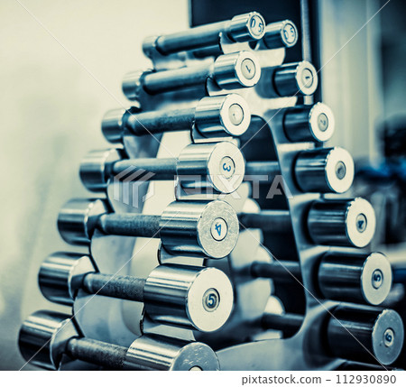 dumbbells 112930890