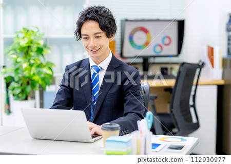 Business scene men's suit Business scene men's suit 112930977