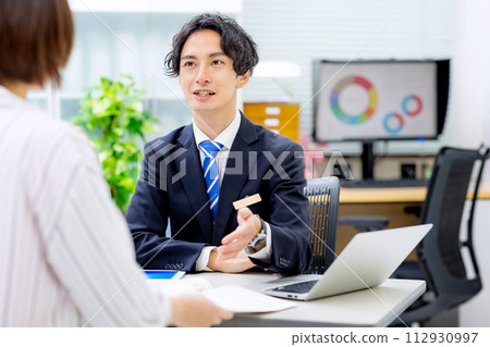 Store staff consultation 112930997