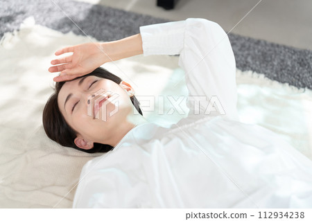 woman taking a nap in the room woman taking a nap in the room 112934238