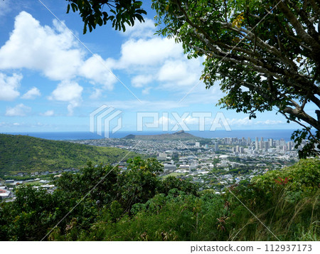 Diamondhead and the city of Honolulu on Oahu on a nice day 112937173