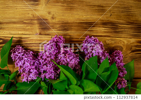 Purple lilac on wooden background. Top view, copy space 112937814