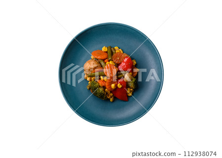 Delicious healthy vegetables steamed carrots, broccoli, asparagus beans and peppers 112938074