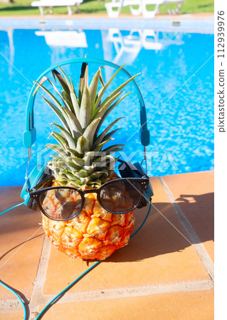 pinapple near swimming pool 112939976