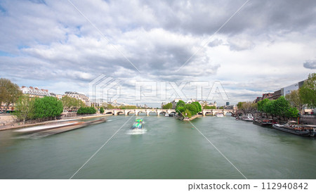 Banks of the river Siene with le de la Cite timelapse, Paris. 112940842