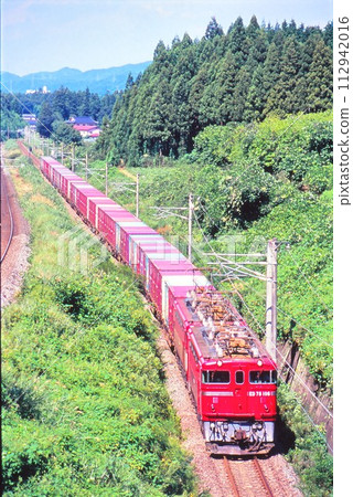 運行於東北幹線的ED75型電力機車 運行於東北幹線的ED75型電力機車 112942016