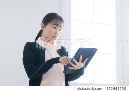 Nurse operating a tablet Nurse operating a tablet 112943568