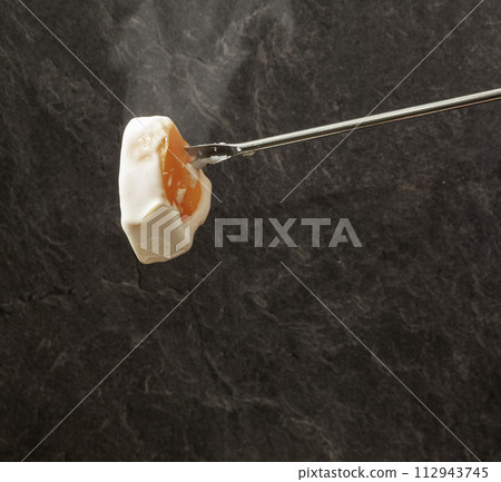 美味的熱胡蘿蔔配起司火鍋 112943745