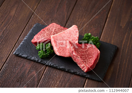 Domestic Kuroge Wagyu beef, 3 types of parts, rump, Tomo triangle, Shinshin 112944007
