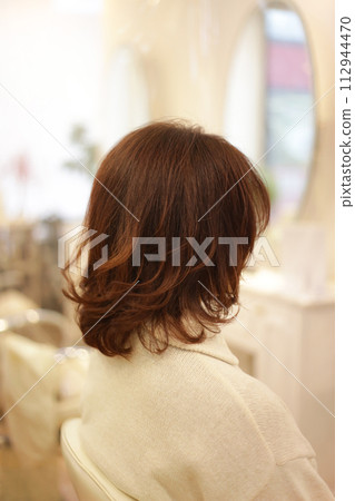 女人的背美容院形象 女人的背美容院形象 112944470