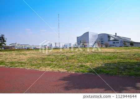 View from the high-standard embankment in the Toda Park area, a spacious green space facility 112944644