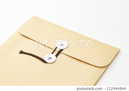 白色背景上的工藝包裝機 112944844