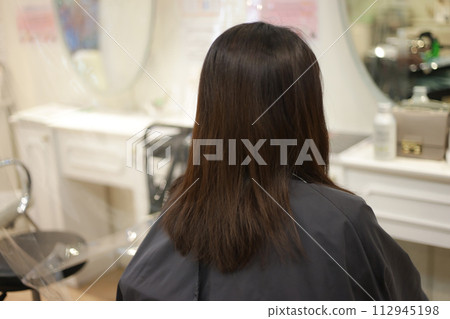 女人的背美容院形象 女人的背美容院形象 112945198