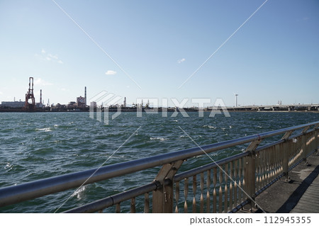 日本川崎市人工島東荻島西公園的風景 112945355