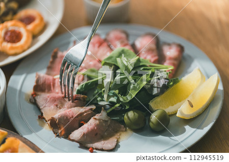 烤牛肉 烤牛肉 112945519