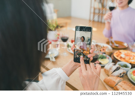 女生 女孩 女性 112945530