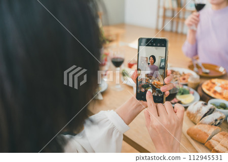 女生 女孩 女性 112945531