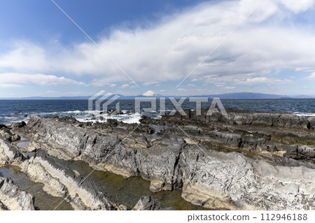 來自Arasaki Coast的富士山 112946188