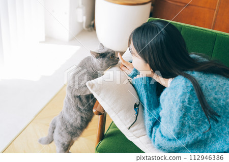 A woman living with a cat A woman living with a cat 112946386