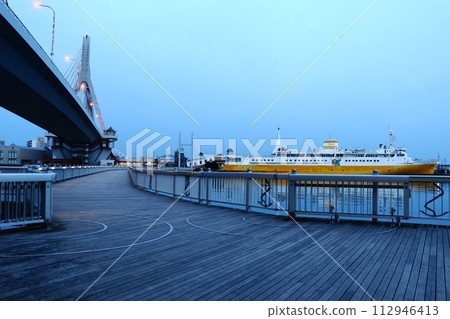 Hakkodamaru and Aomori Bay Bridge before sunrise, Aomori Love Bridge Hakkodamaru and Aomori Bay Bridge before sunrise, Aomori Love Bridge 112946413
