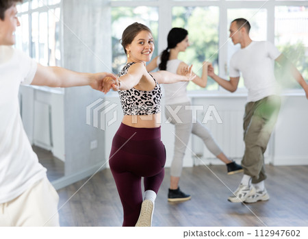 Couples of young men and women dancing twist 112947602