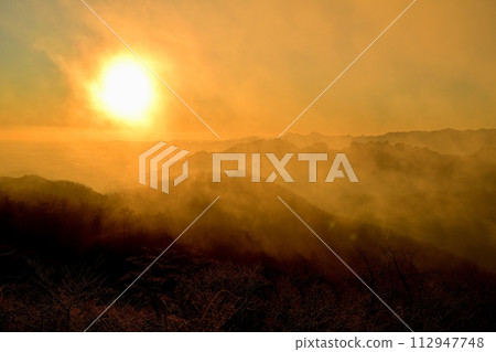 從輕井澤舊碓冰峠展望台欣賞日出和妙義山脈 從輕井澤舊碓冰峠展望台欣賞日出和妙義山脈 112947748