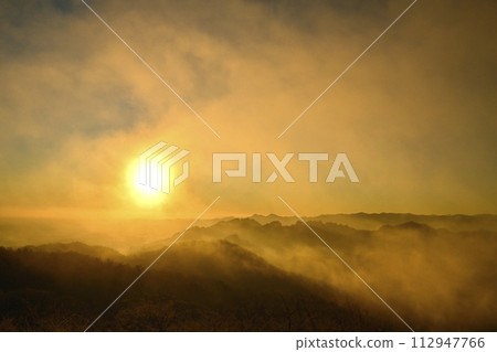 從輕井澤舊碓冰峠展望台欣賞日出和妙義山脈 從輕井澤舊碓冰峠展望台欣賞日出和妙義山脈 112947766