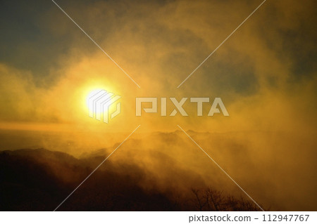 從輕井澤舊碓冰峠展望台欣賞日出和妙義山脈 112947767