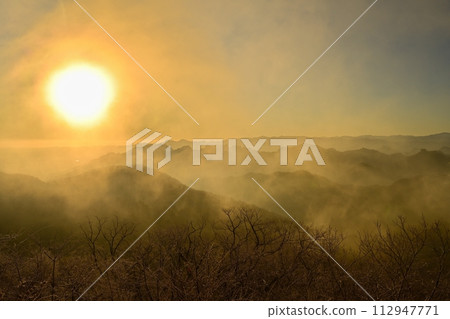 從輕井澤舊碓冰峠展望台欣賞日出和妙義山脈 112947771