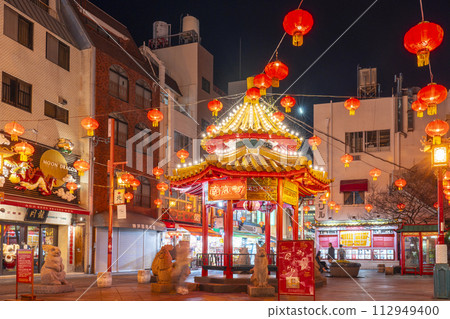 Night view of Nankinmachi, Kobe - The symbolic building "Azumaya" in Nankinmachi Square 112949400