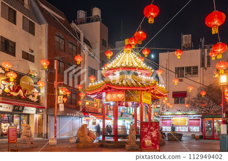 神戶南京町夜景－南京町廣場的標誌性建築“東屋” 112949402