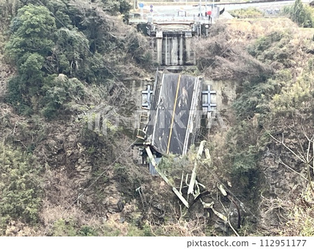 Bridge damaged by landslide during Kumamoto earthquake 112951177