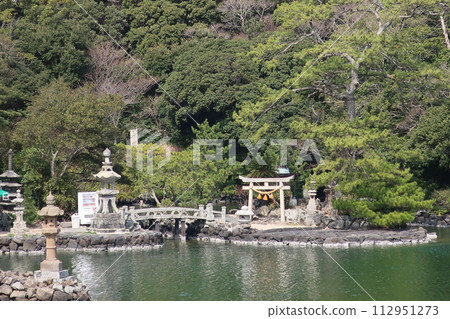 與池塘的風景 與池塘的風景 112951273