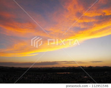 Sunset sky over the Shinano River Sunset sky over the Shinano River 112951546