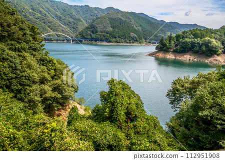 Miyagase Dam surrounded by greenery 112951908