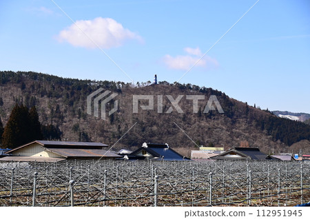 岩手縣的春天:從大迫果園眺望權現大人 岩手縣的春天:從大迫果園眺望權現大人 112951945