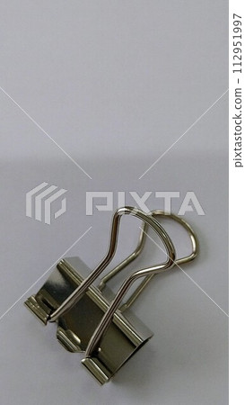 Double clip 112951997