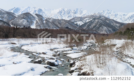 從白馬大橋跨越松川的北阿爾卑斯山 從白馬大橋跨越松川的北阿爾卑斯山 112952152