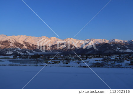 從天神坂出發的白馬村和北阿爾卑斯山 從天神坂出發的白馬村和北阿爾卑斯山 112952516