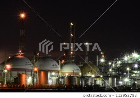 Factory night view 112952788