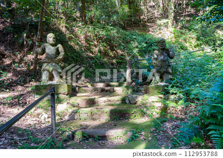 Scenery of the Nio statue in Kurokawa Cave (Hioki City) 112953788