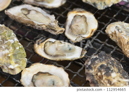 牡蠣屋裡的烤牡蠣 112954665