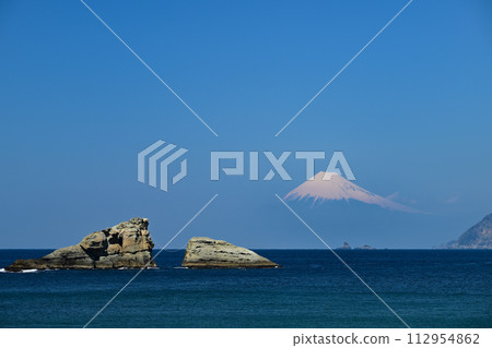 Mount Fuji from the Unsei coast Mount Fuji from the Unsei coast 112954862