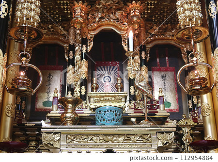 Buddhist altar of Shinshu Otani school (Higashi Honganji) How to decorate Buddhist altar fittings 4 112954884