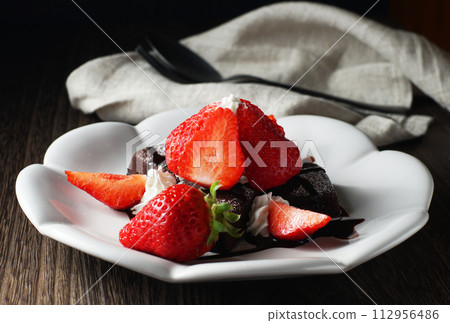 Strawberry (Amaou) and brownie with chocolate sauce Strawberry (Amaou) and brownie with chocolate sauce 112956486